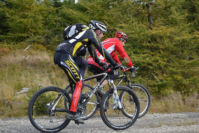 Praktický stojan na mobil pro cyklisty